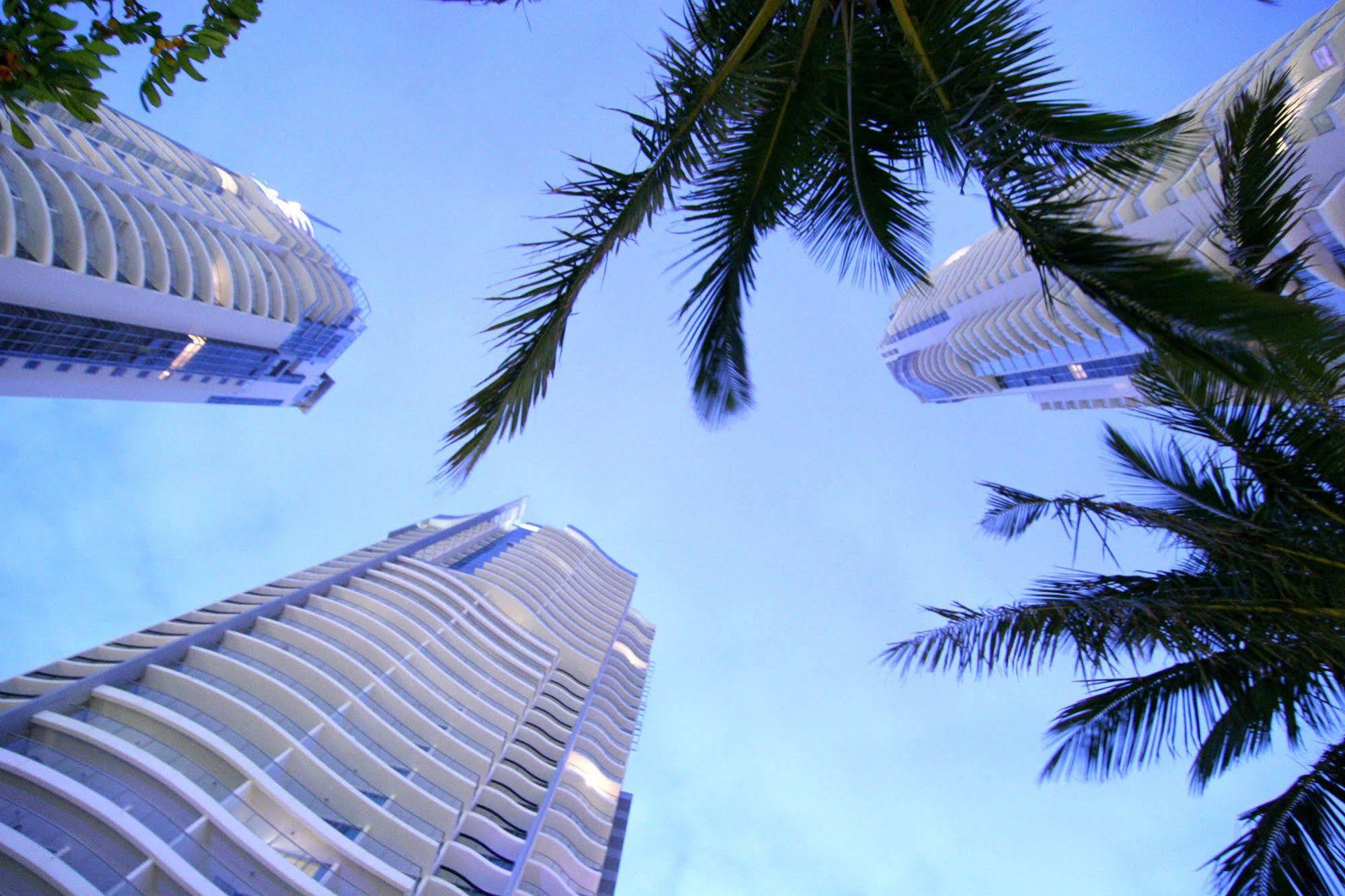 Mantra Towers Of Chevron Aparthotel Surfers Paradise Buitenkant foto